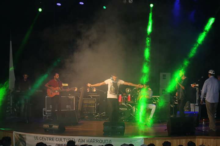 بالفيديو:المجموعة الموسيقية la luna band في شكل موسيقي جديد و متميز