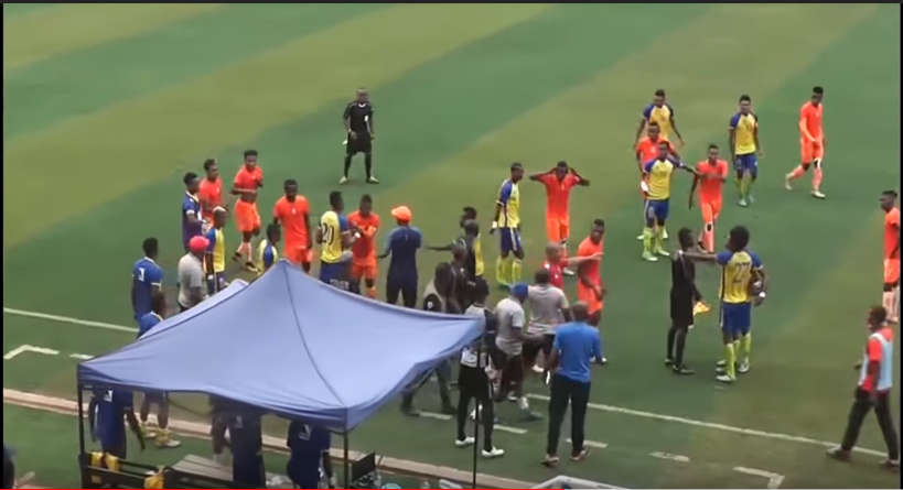 خطير..عنف وعراك عنيف في الدوري الافواري‎