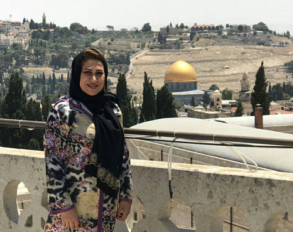 نزهة الشعباوي فنانة مغربية تحدت الإحتلال اللإسرائيلي و قامت بزيارة للمسجد الاقصى