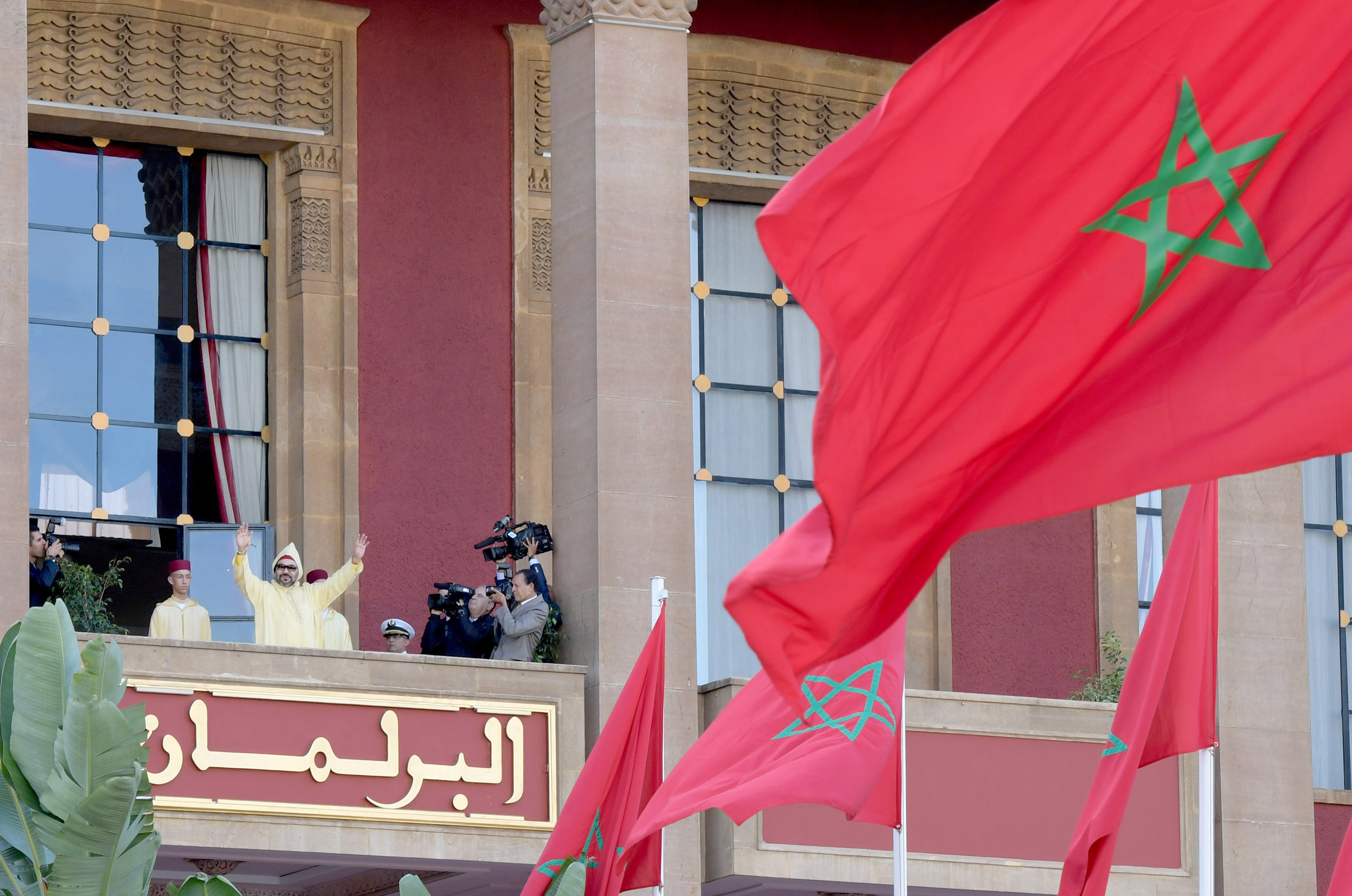 الملك يدعو إلى رفع الدعم المخصص للأحزاب وإشراك القطاع الخاص في تحمل العبء الاجتماعي