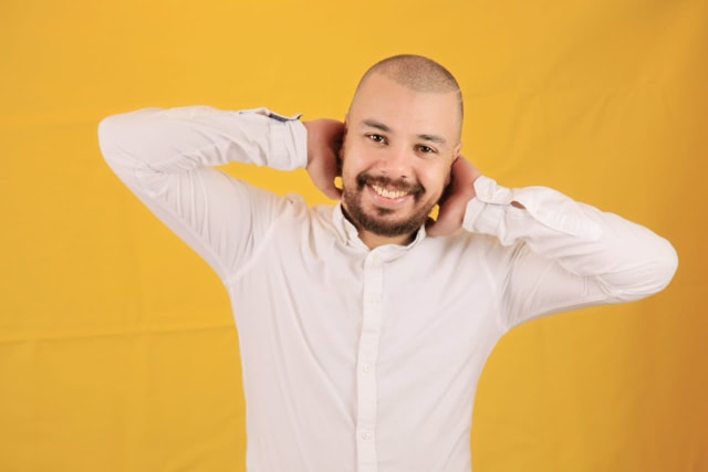 بالصور..عزيز شكيري يطلق أغنية جديدة بعنوان ما عرفت مالي