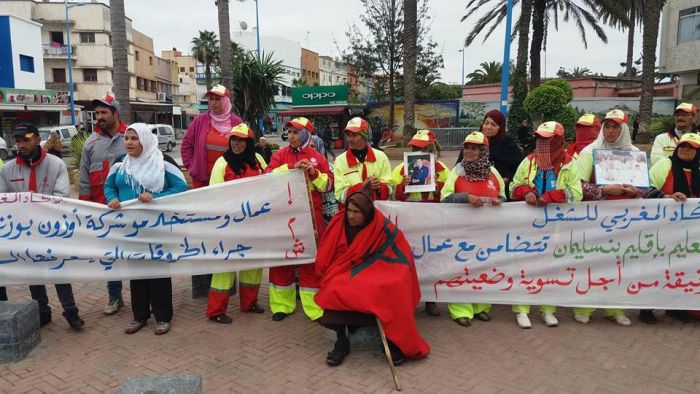 عمال شركة أوزون للنظافة يحتجون بإقليم بنسليمان