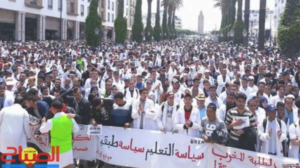 حقيقة ما جرى أمام مقر البرلمان ليلة السبت والأحد