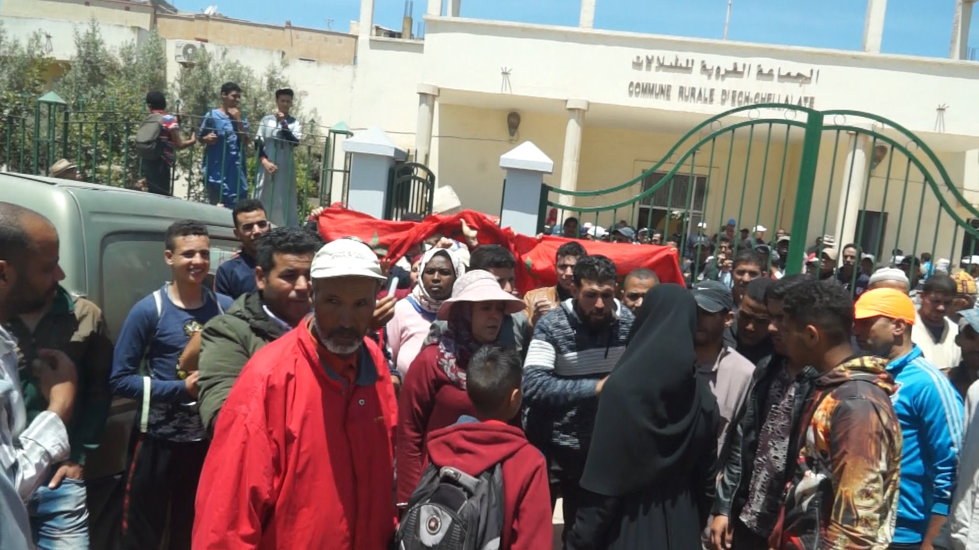 دواوير جماعة الشلالات  تحتج على انقطاع الكهرباء في رمضان