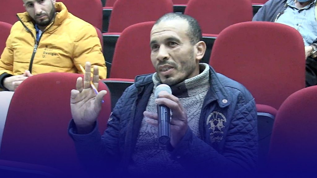 مستشار بلدية عين حرودة يدافع عن رئيس الحالي منتقدا المنتخبين السابقين