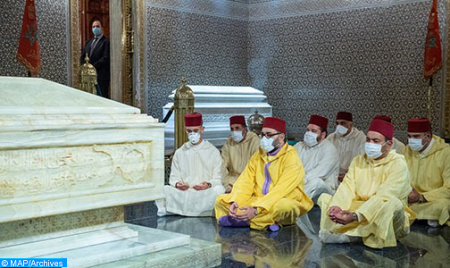 أمير المؤمنين صاحب الجلالة الملك محمد السادس يترحم على روح جلالة المغفور له الملك محمد الخامس