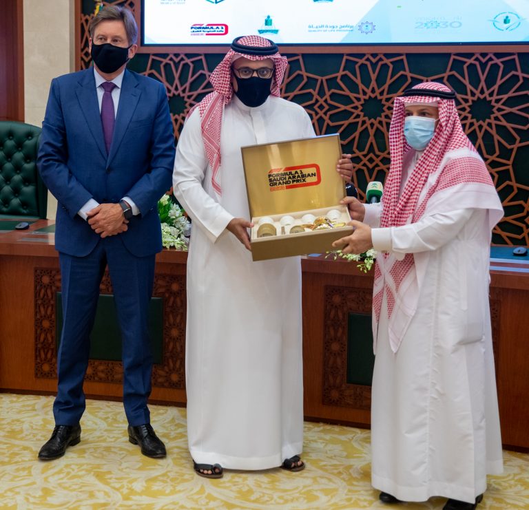 الاتحاد السعودي للسيارات والدراجات النارية وجامعة الملك عبدالعزيز يوقّعان إتفاقية تعاون