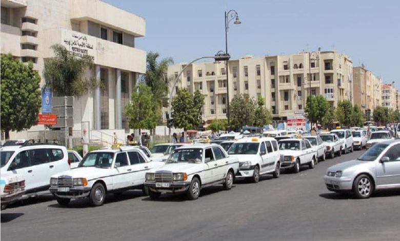 سائقو “الطاكسيات” يستعدون لإضراب وطني يوم عاشوراء
