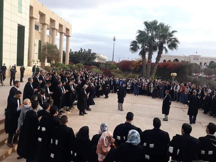 احتقان بالمحاكم والمحامين بالمغرب ضد قرار فرض جواز التلقيح