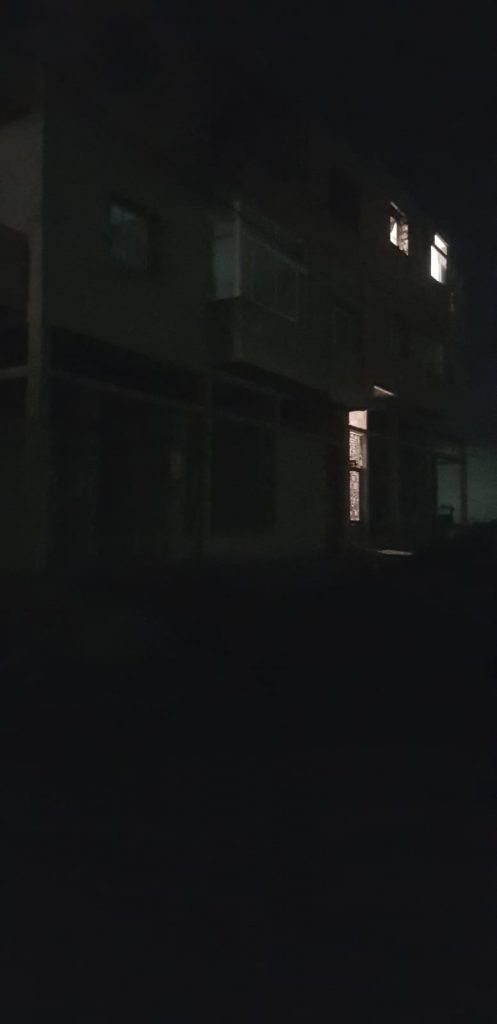 جماعة الشلالات تغرق في الظلام