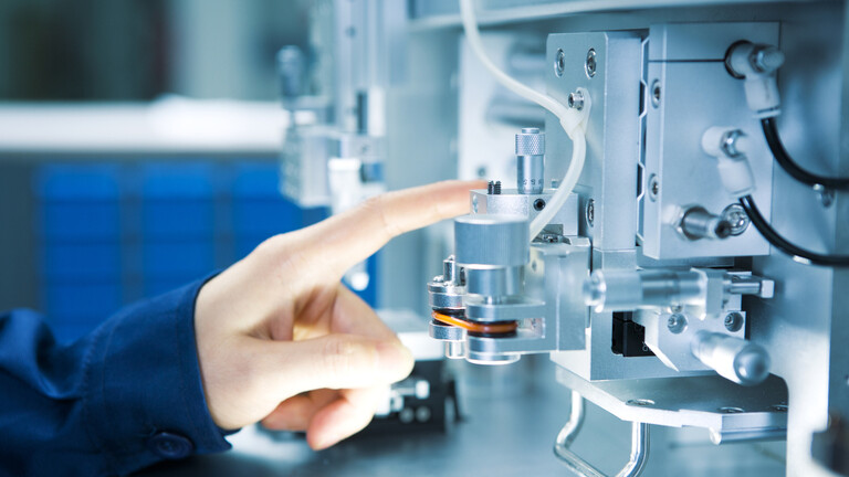 يتصرف بطرق لا يفهمونها..العلماء يكتشفون “معدنا غريبا”  – العمق المغربي