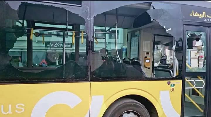 الدرك الملكي بعين حرودة  يوقف مشتبه فيهم بعد اعتداء بالحجارة على حافلة للنقل الحضري