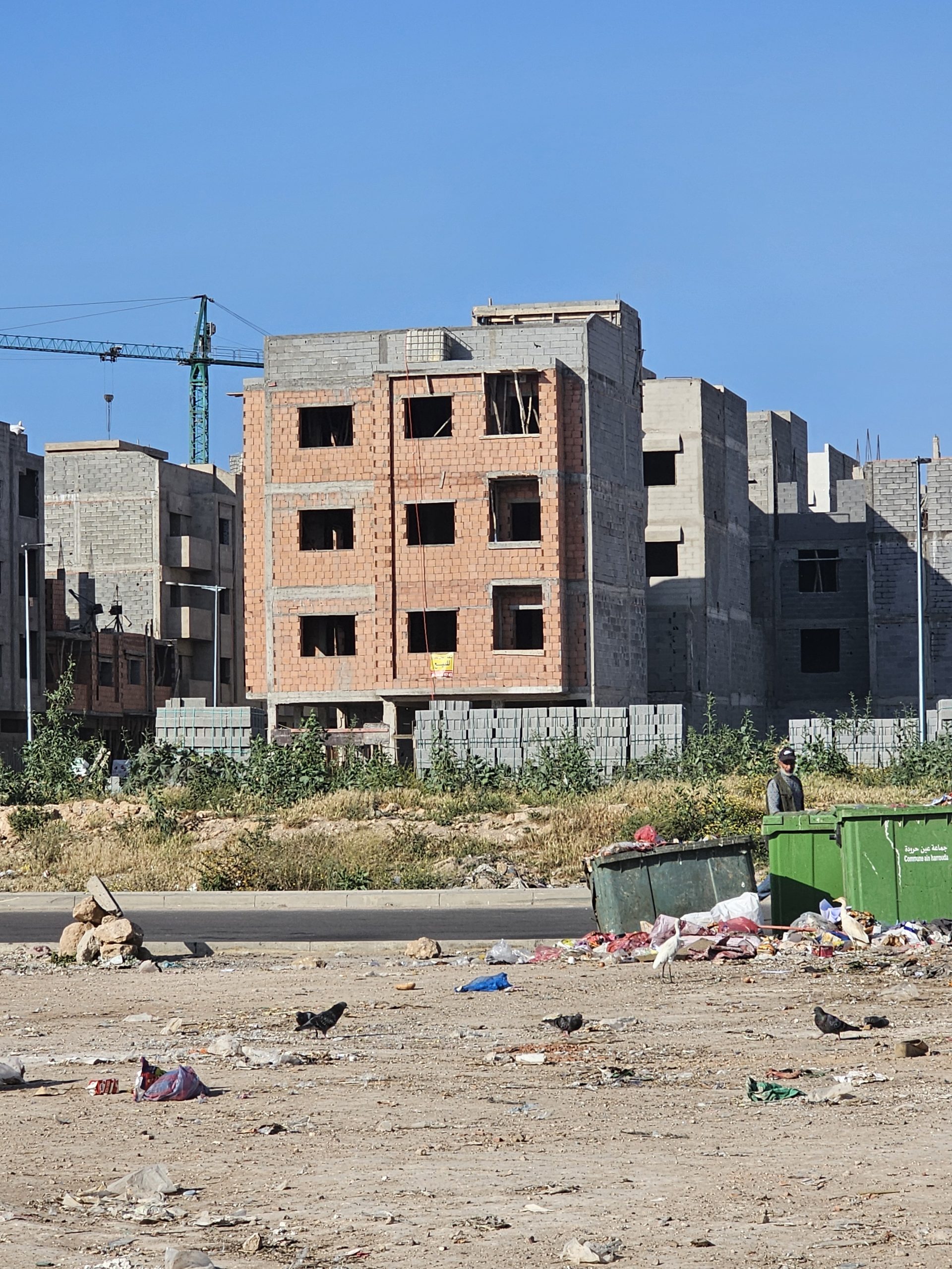 ساكنة جنان زناتة توجه نداء استغاثة بسبب انعدام الماء والكهرباء وانتشار الروائح الكريهة