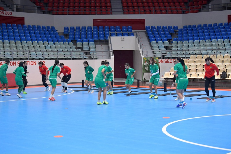المنتخب الوطني النسوي داخل القاعة يواصل التحضير لمواجهة بولونيا الحاسمة في كأس العالم