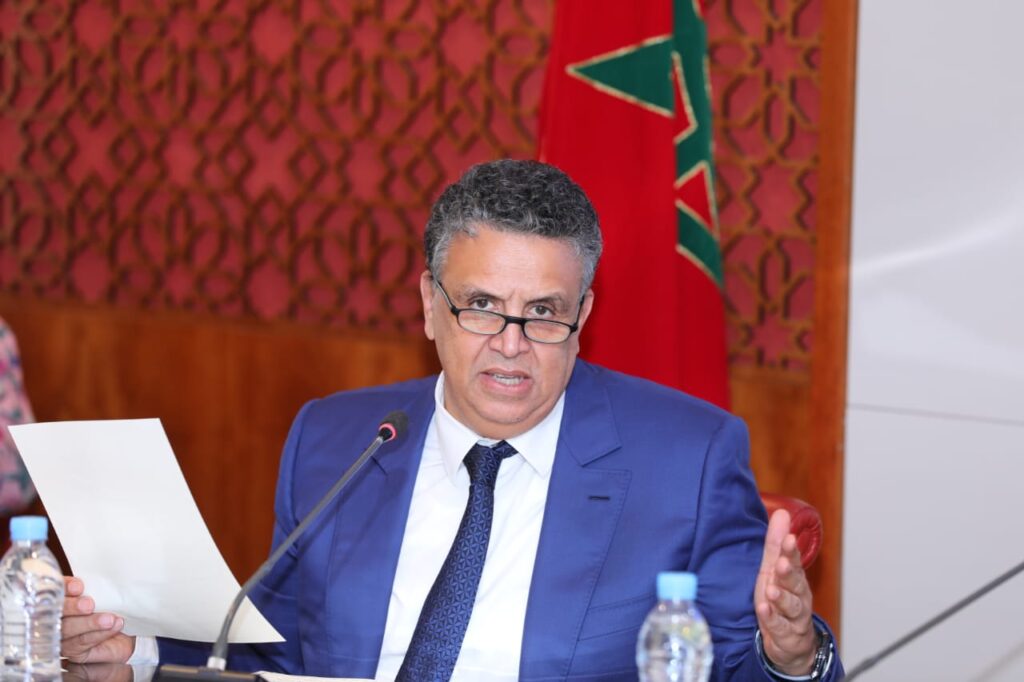 وزير العدل يُلزم موظفي المحاكم بأداء اليمين القانونية