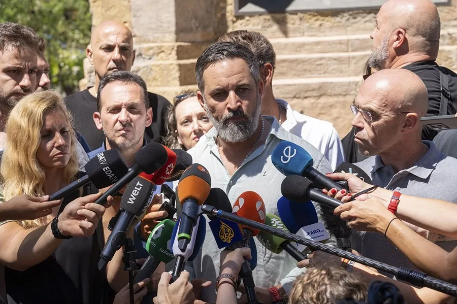 أباسكال يطالب بعسكرة حدود سبتة وإغلاقها أمام المغرب